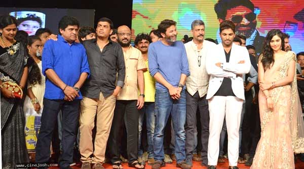 son of satyamurthy audio success meet,allu arjun,trivikram,samantha,devisri prasad,son of satyamutthy on 9th april  అభిమానుల మధ్య 's/o స‌త్య‌మూర్తి' ఆడియో సక్సెస్ మీట్